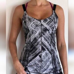 Lululemon S4 Hot to Streak Shelf Bra Tank